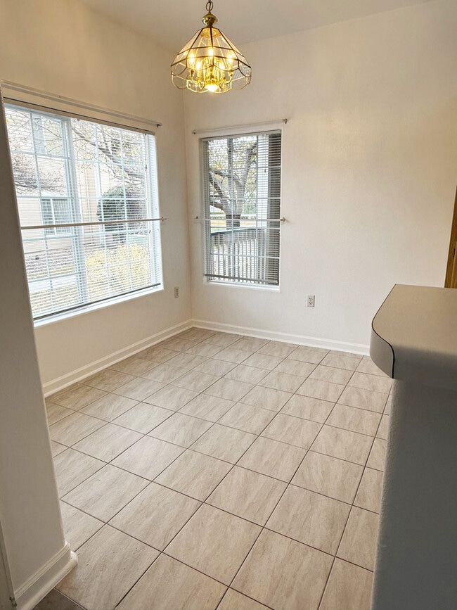 Comida - 1158 Opal St