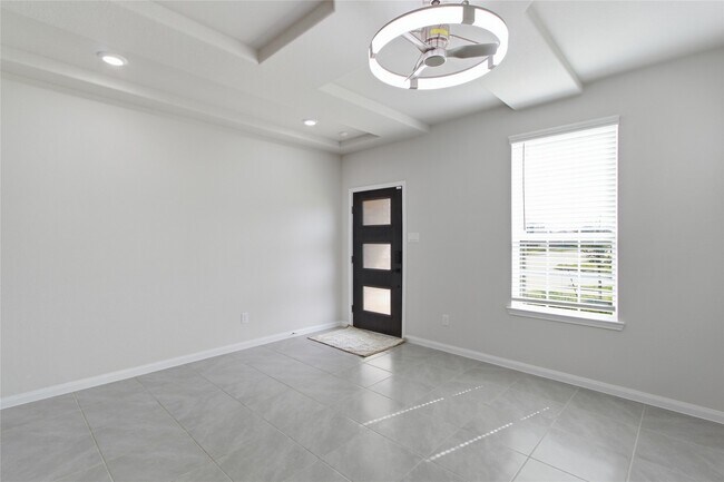 Building Photo - 7302 Toluca Dr