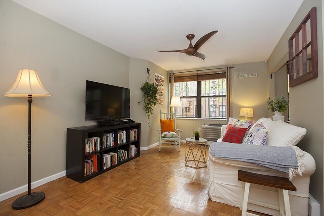 Building Photo - 712 Sackett St