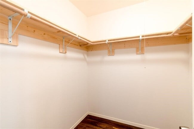 Building Photo - 2527 Colonial Ridge Dr