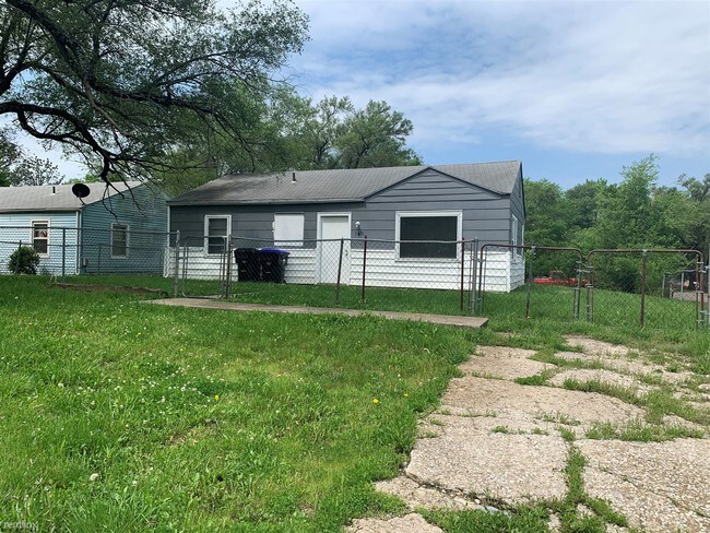 Building Photo - 3 br, 1 bath House - 3401 SE Bryant St