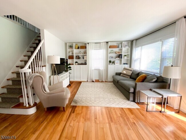 Building Photo - 19 Hazlett St