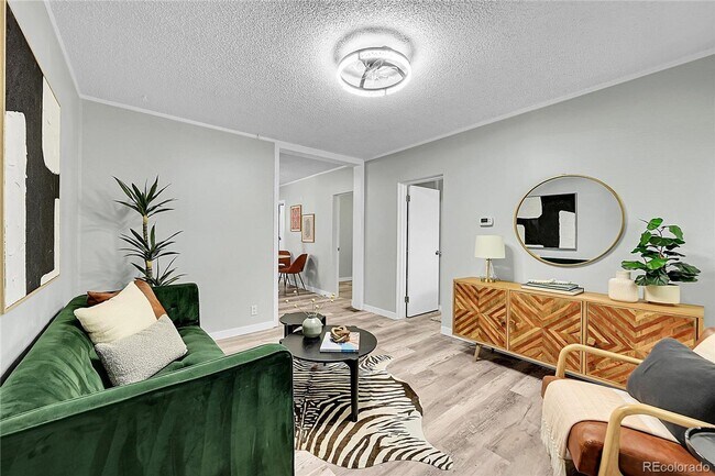Foto del edificio - LOCATION LOCATION!!  LOHI Italian styled s...