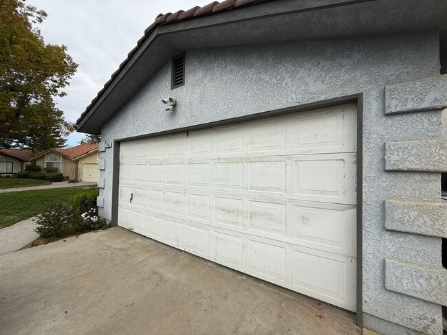 Building Photo - ***JUST REDUCED & MOVE IN SPECIAL!!! Must ...