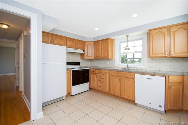 Foto del edificio - 983 Black Rock Tpke