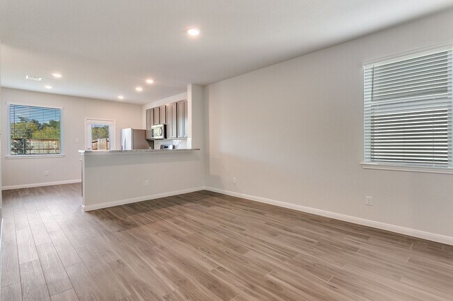 Foto del edificio - SPACIOUS 4-BEDROOM NEW CONSTRUCTION IN TIMBER CREEK