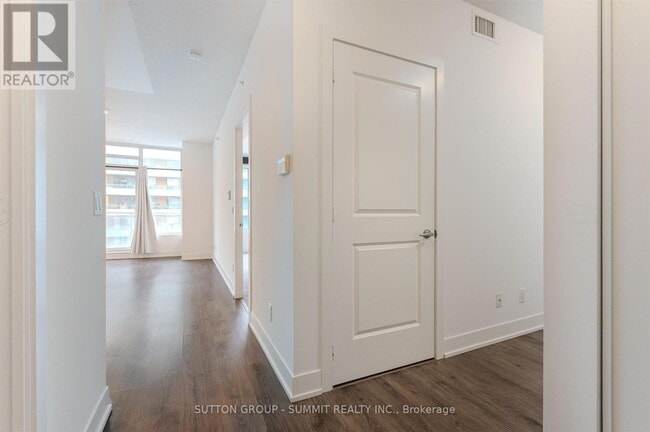 Building Photo - 68 Merton St