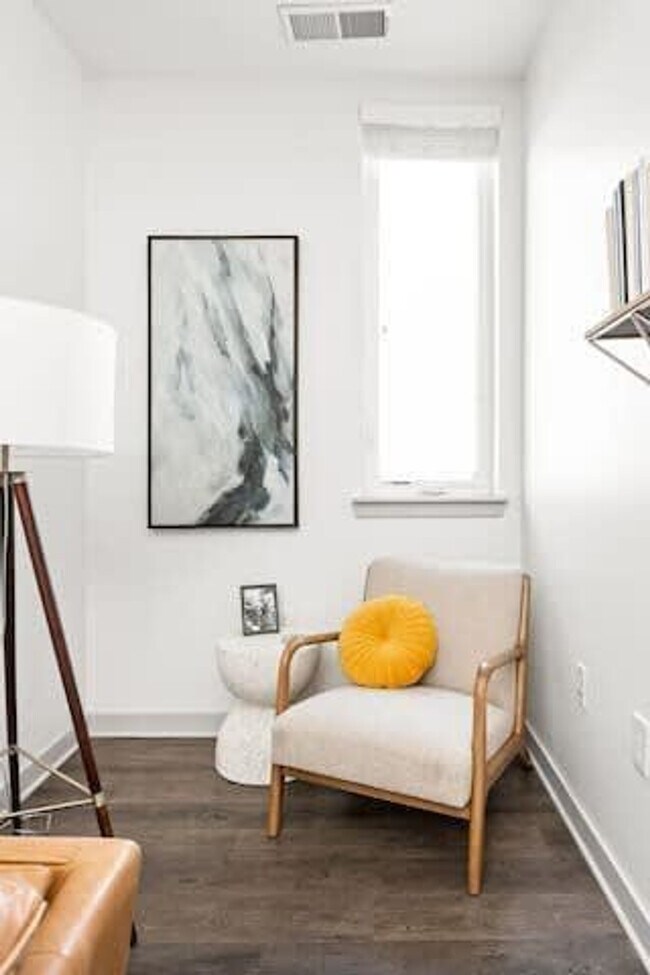 Foto del edificio - 747 N College Ave