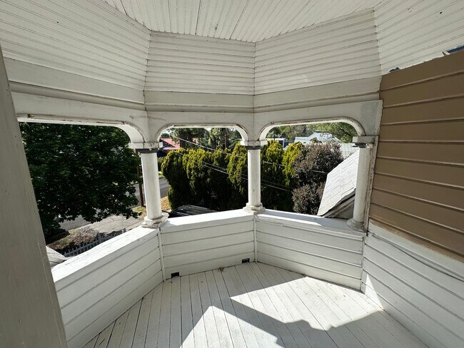 Foto del edificio - Coming Soon Large 4 bedroom 2 bath home