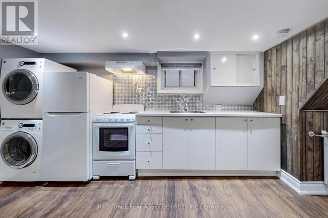 Building Photo - 8 Davies Crescent