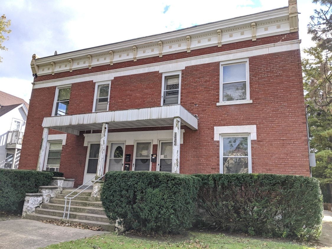 Primary Photo - 1423 5th Ave