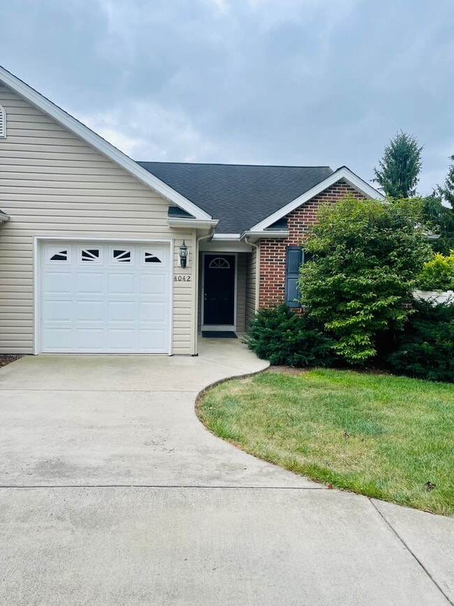 Building Photo - 4020 Dalt Dr