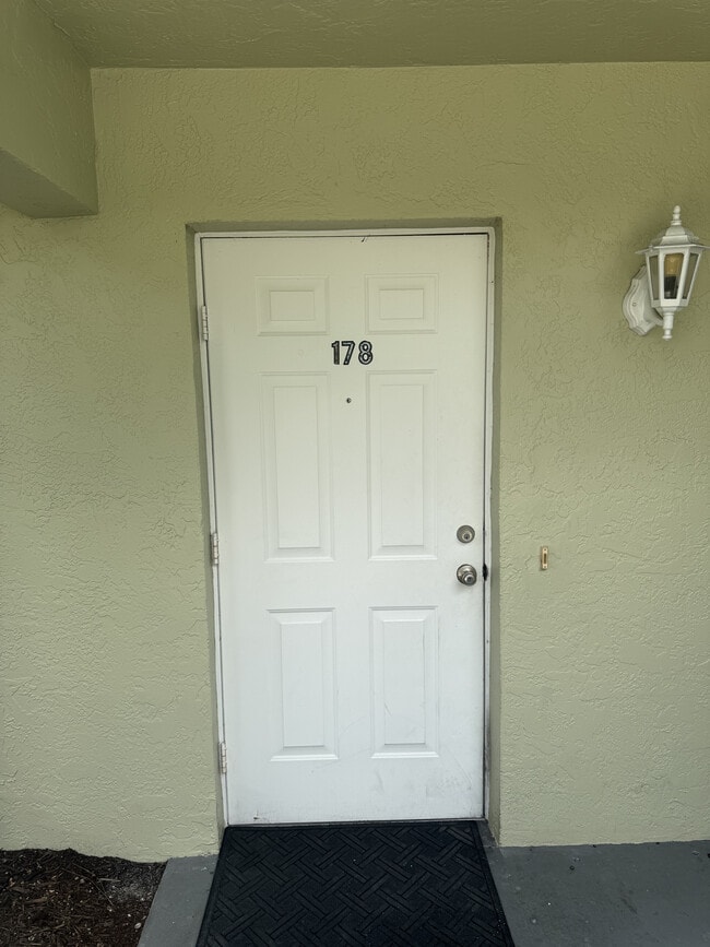 Foto del edificio - 28261 Pine Haven Way