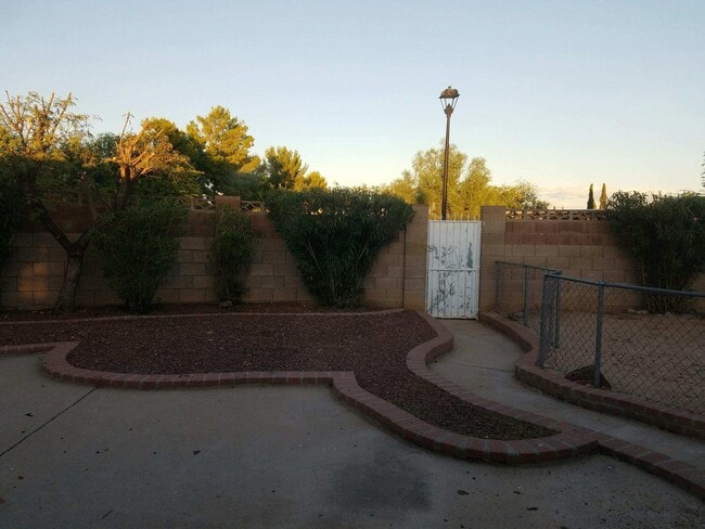 Foto del edificio - 5041 S Greenway Dr