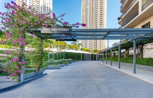 Foto del edificio - 540 Brickell Key Dr