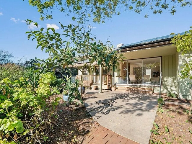 Building Photo - 131 Spring St