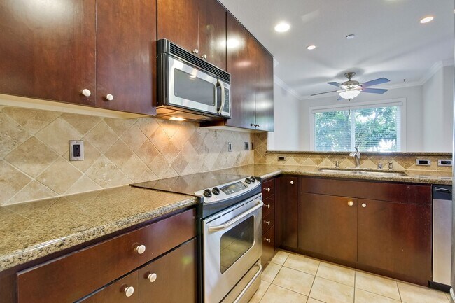 Foto del edificio - Second Floor Condo off San Tomas Expresswa...
