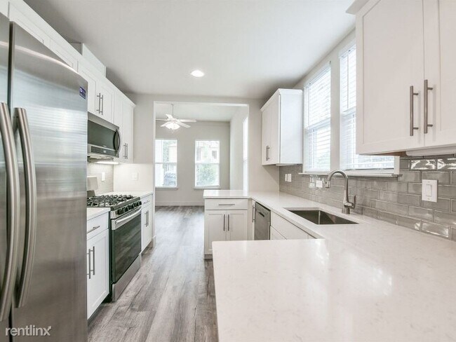 Foto del edificio - 3 br, 2.5 bath Townhome - 2404 Amherst Ave