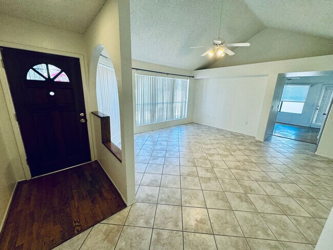 Foto del edificio - Beautiful Corner Lot Home in Stone Creek!