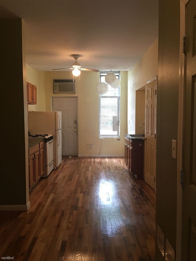 Primary Photo - 953 Metropolitan Ave