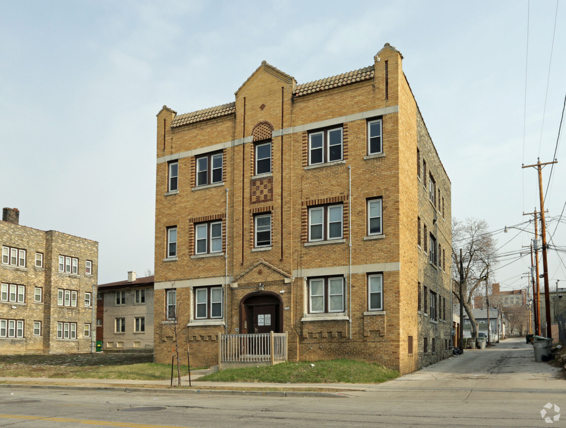 Foto principal - 2726 W Clybourn St