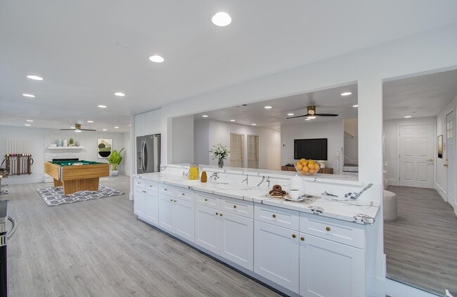 Building Photo - 556 Brandon Rd