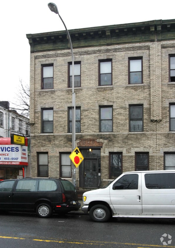 Primary Photo - 515 Wilson Ave