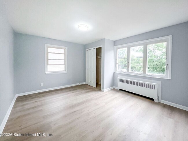 Foto del edificio - 2309 Hylan Blvd