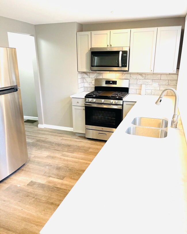 Granite countertops and stainless appliances - 56 E 37th St