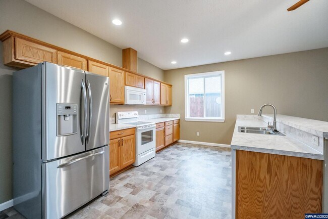 Building Photo - Single Level 2 Bedroom ADA accessible