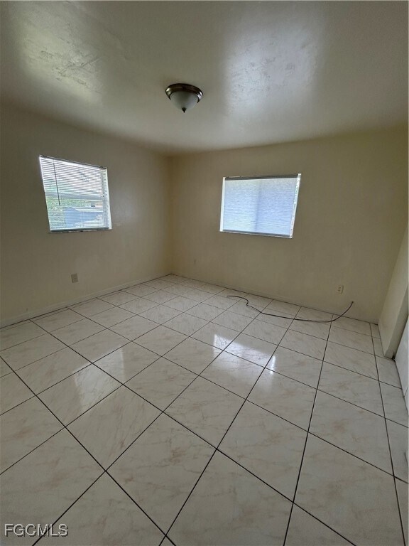 Foto del edificio - 245 Meadow Rd