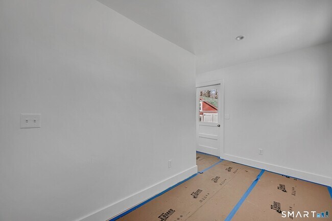 Foto del edificio - 220 Upper Grassy Hill Rd