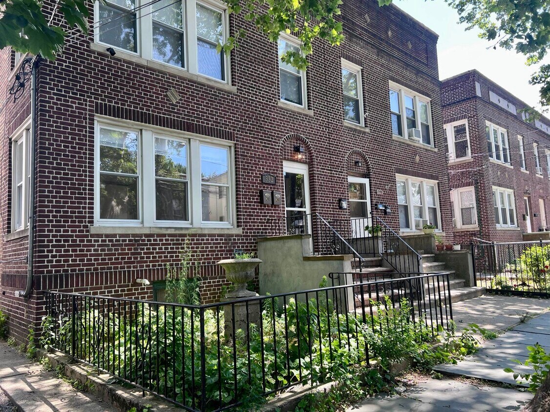 Primary Photo - 332 Virginia Ave