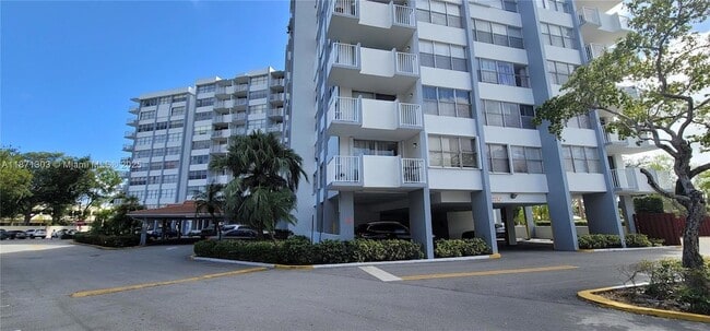 Building Photo - 1300 NE Miami Gardens Dr