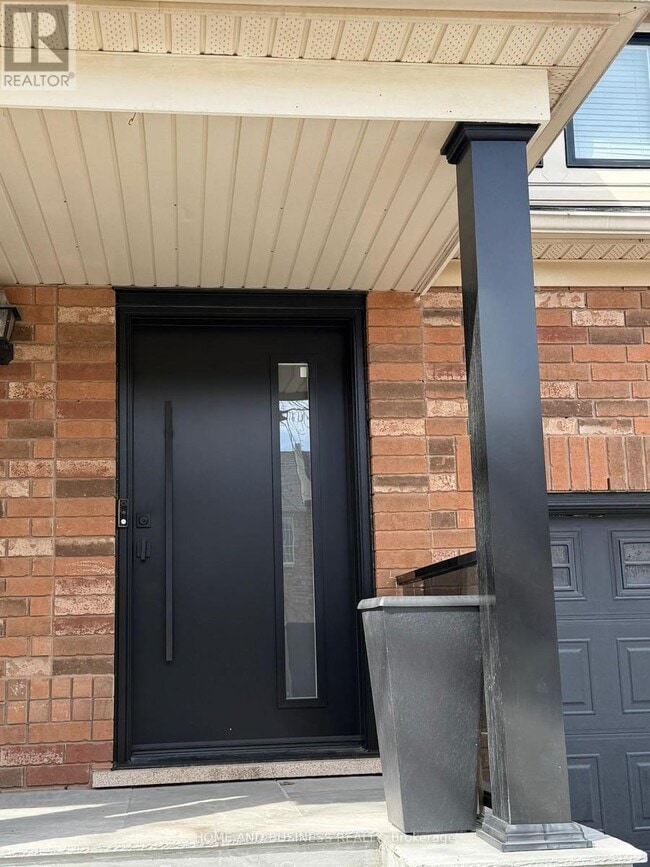 Building Photo - 2374 Baintree Crescent
