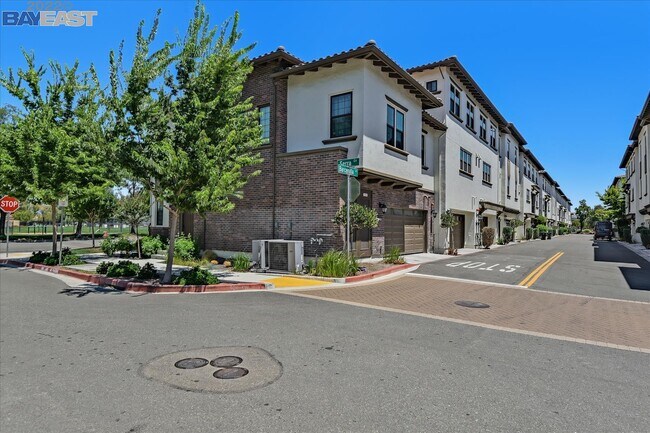 Building Photo - 5838 W Las Positas Blvd