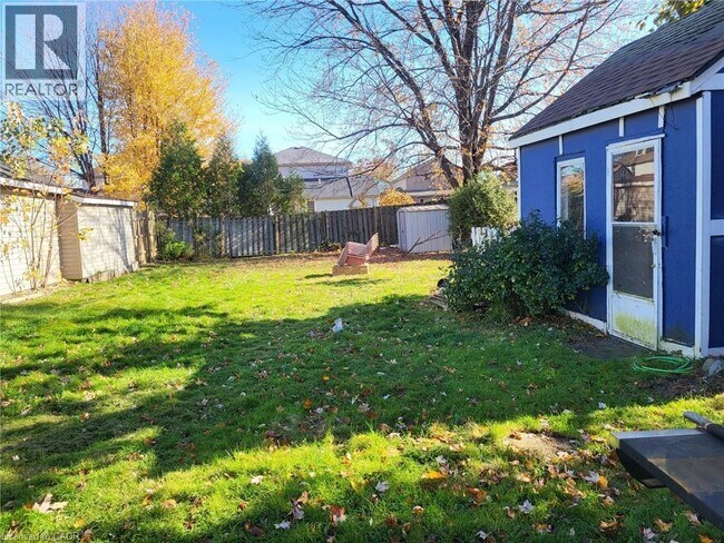 Photo du bâtiment - 235 Fares St