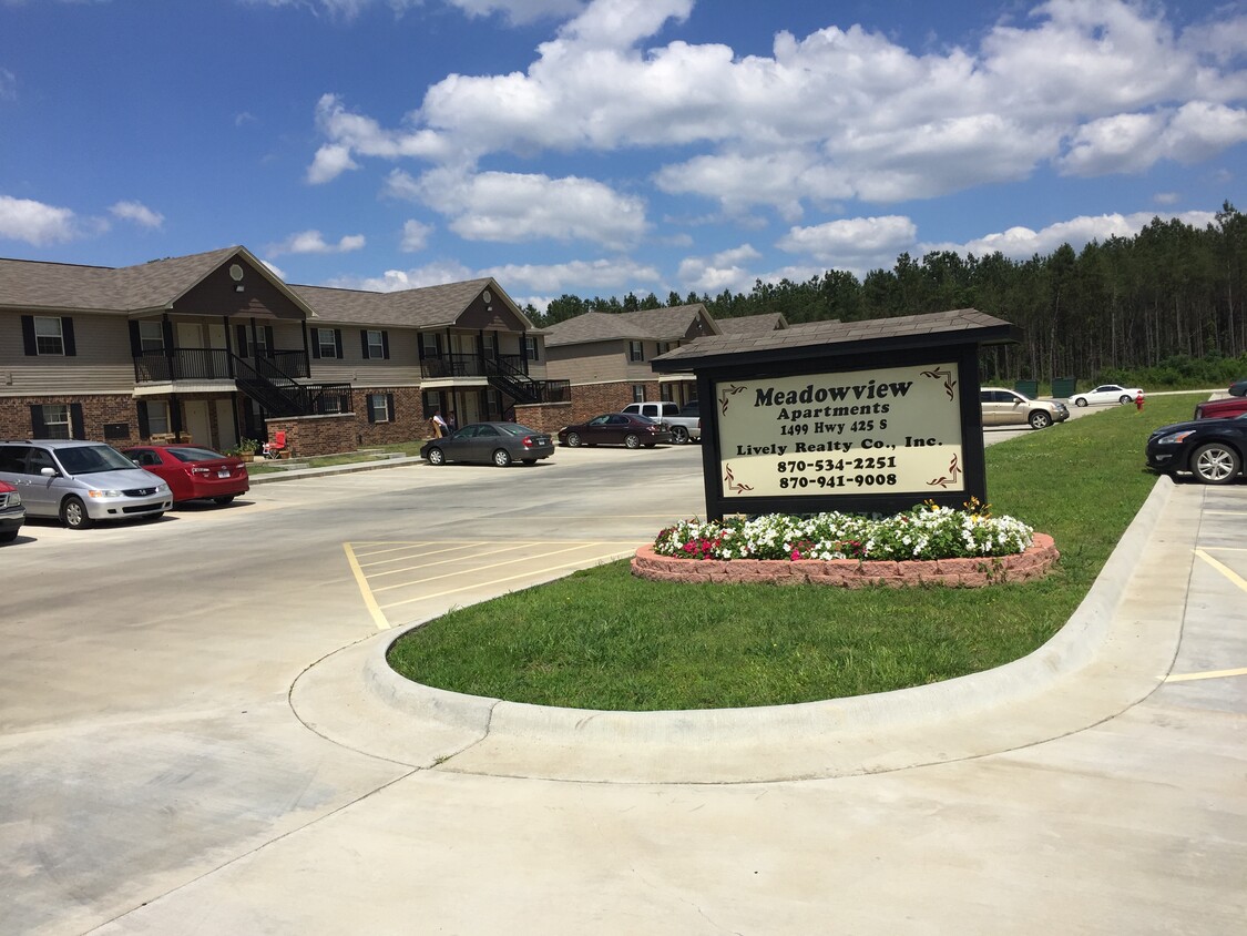 Primary Photo - Meadowview Apartments