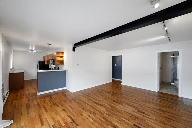 Foto del edificio - Charming 2BR Condo in Denver