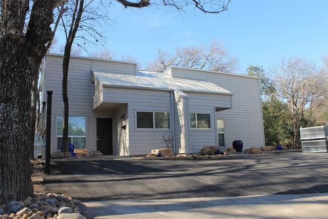 Foto del edificio - 1124 Bluebonnet Ln