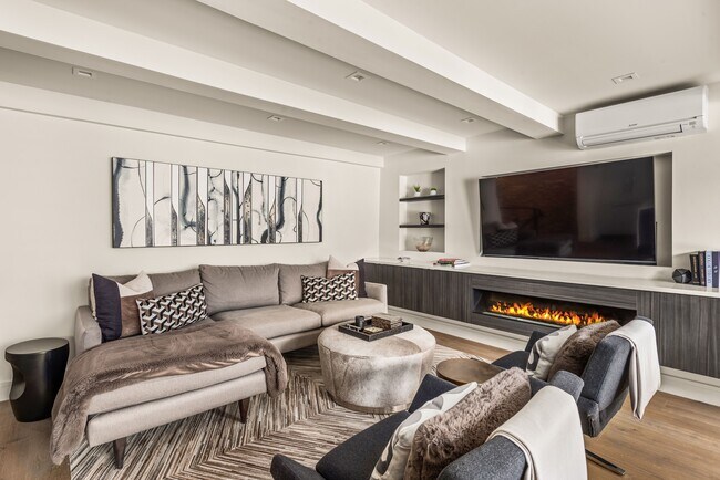 Building Photo - 1039 E Cooper Ave