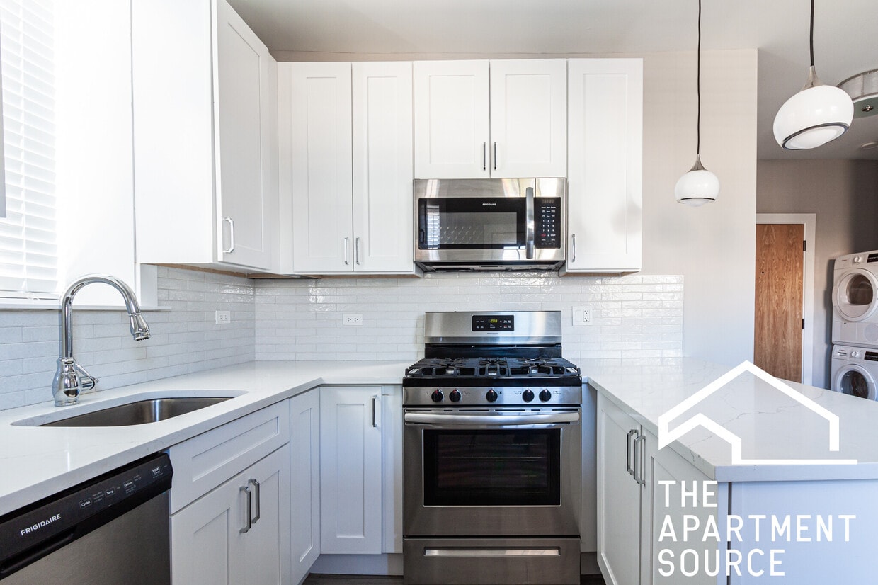 Primary Photo - 3919 N Janssen Ave