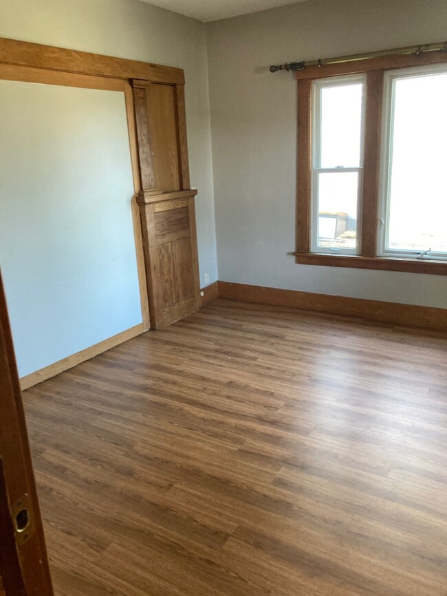 Building Photo - 614 N 5th St