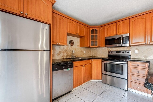 Building Photo - 941 Springdale Cir