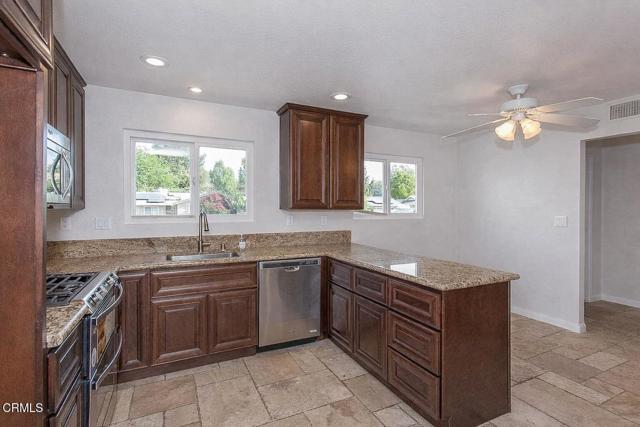 Foto del edificio - 639 Calle Tulipan