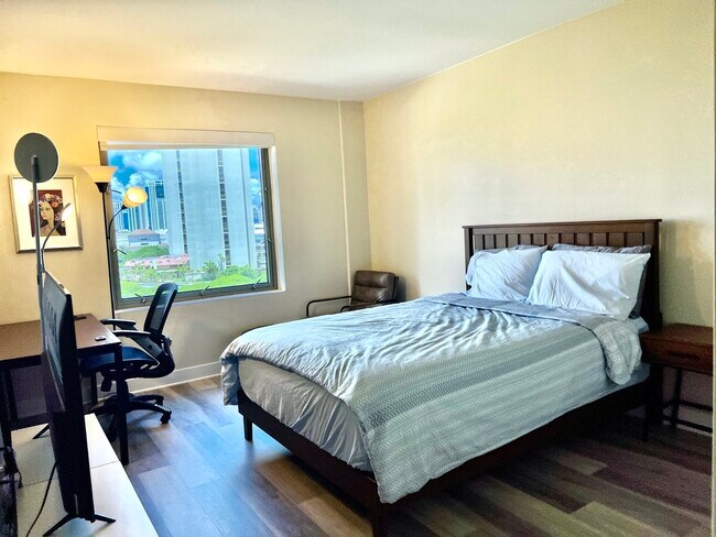 Building Photo - 1551 Ala Wai Blvd