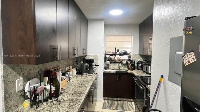 Foto del edificio - 8810 Fontainebleau Blvd