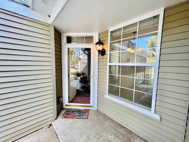 Foto del edificio - 925 Sheridan Cir