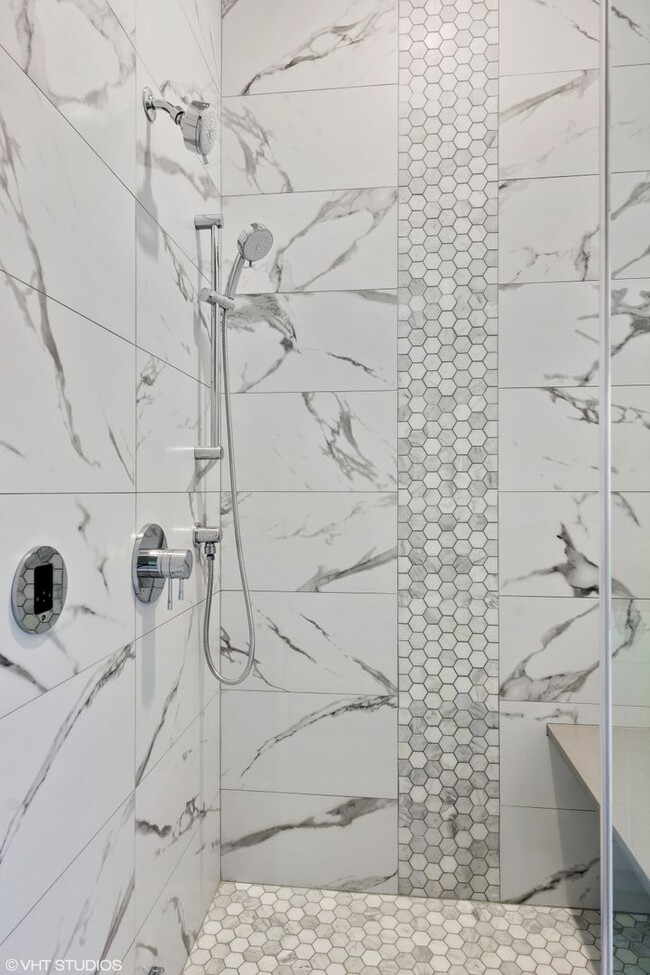 Photo - Pet Friendly 3 Bed 2 Bath Condo Quality in Roscoe Village