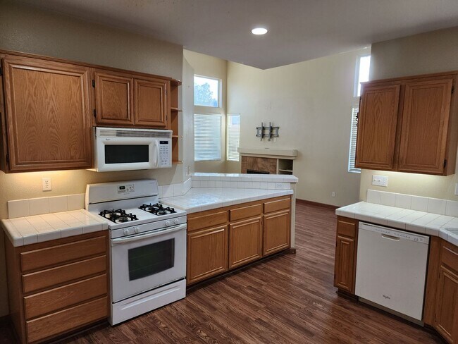 Building Photo - Gorgeous 4 br./3 bath home, close to highl...